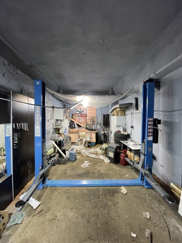 Двухстоечный автомобильный подъемник 