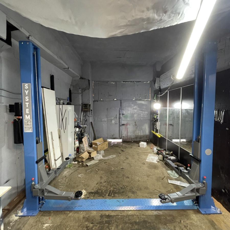 Двухстоечный автомобильный подъемник 